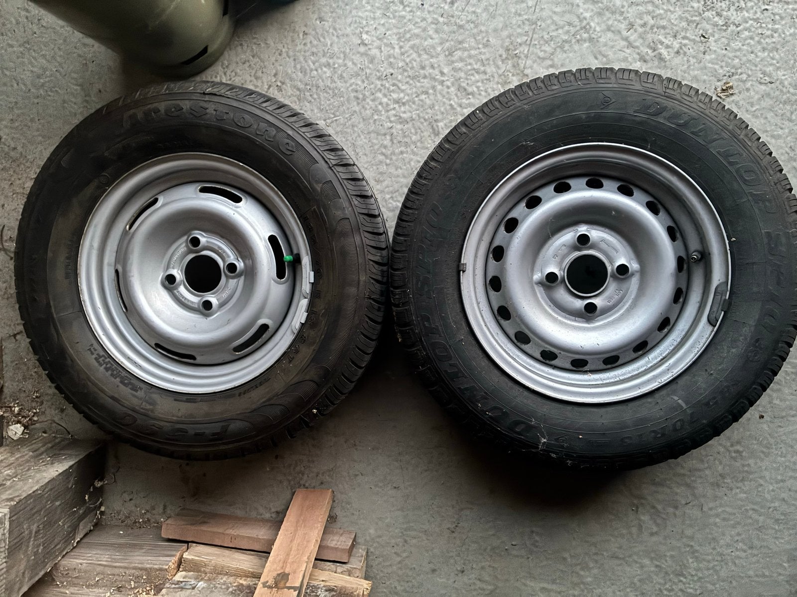 2 gebr. caravan wielen (Dunlop & Firestone) 185/70 13 86T, Caravans en Kamperen, Caravan accessoires, Ophalen, Gebruikt