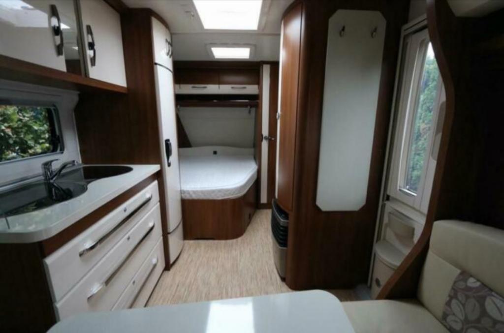 Hobby 460 UFE - 2014 met mover en Dorema voortent, Caravans en Kamperen, Mover, Omvormbare zithoek, Rondzit, Hobby