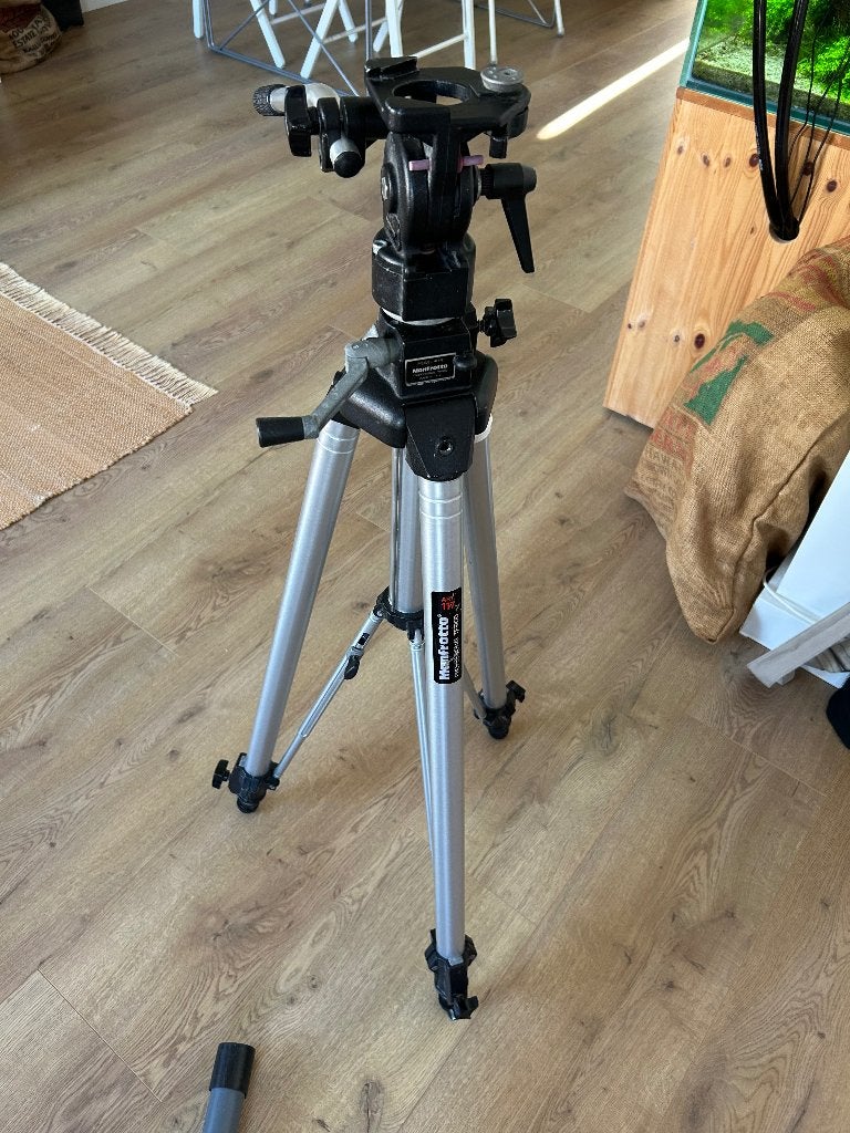 Manfrotto 117 prof. statief met Bogen 3063 fluid videokop, Ophalen, Gebruikt, Snelkoppelingsplaat, Driepoot