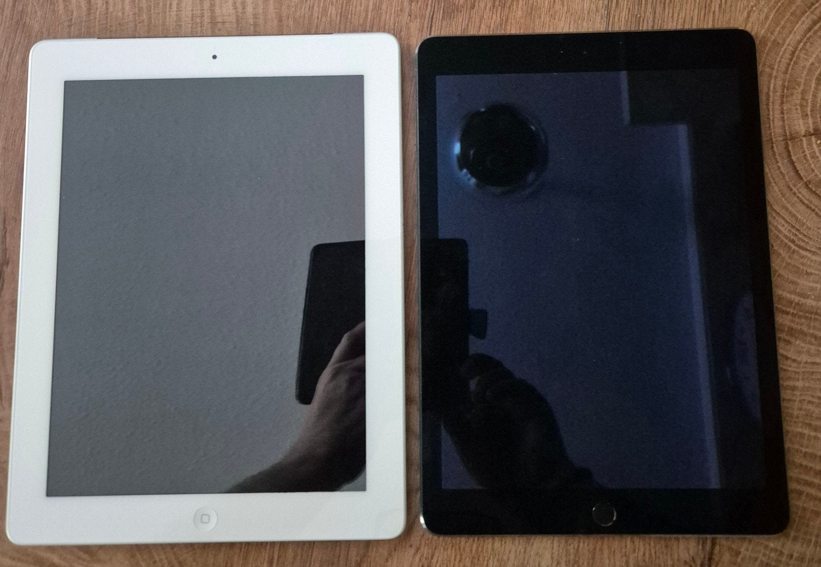2 Oude Apple iPads - Werking Onbekend, 10 inch, Apple iPad, Wit, Ophalen of Verzenden
