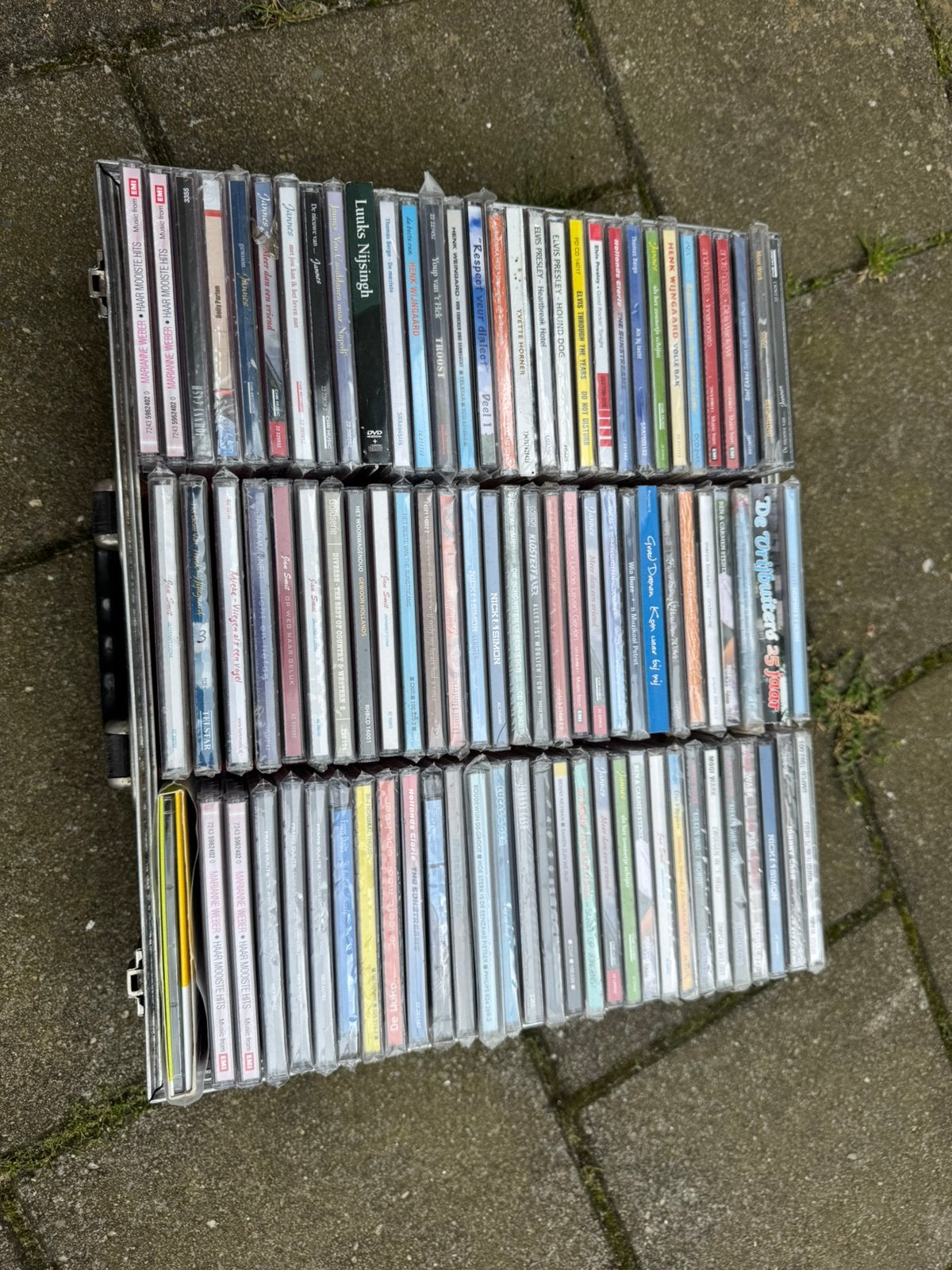 Koffer met nieuwe gesealde cd’s te koop. 90stIn 1 koop., Ophalen of Verzenden, Nieuw in verpakking