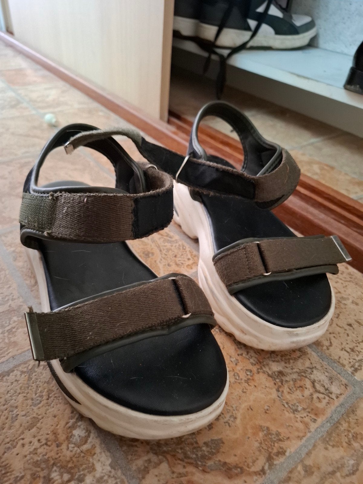 Comfortabele sandalen met dikke zool, Kleding | Dames, Ophalen of Verzenden, Gedragen, Groen, Sandalen of Muiltjes