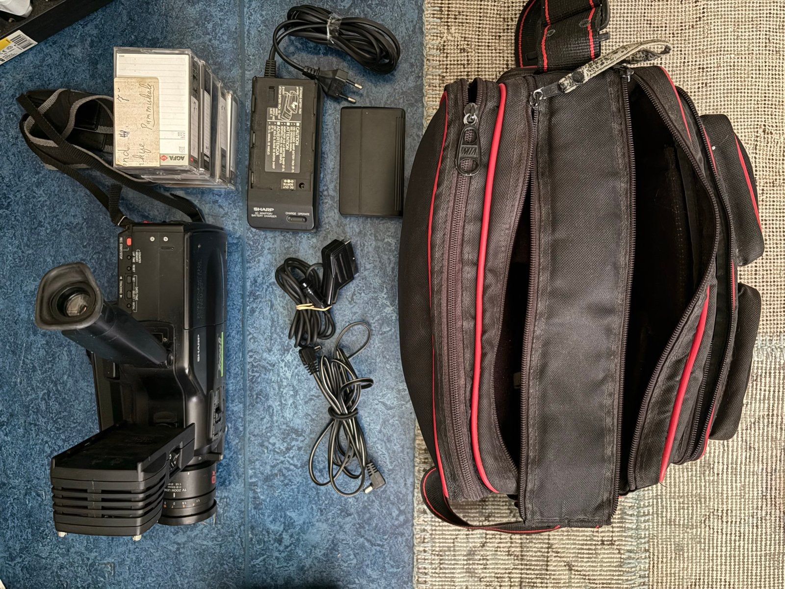 Sharp Zoom 8 Video Camera met accessoires, Audio, Tv en Foto, Videocamera's Analoog, Ophalen of Verzenden, VHS of SVHS, (Video)band