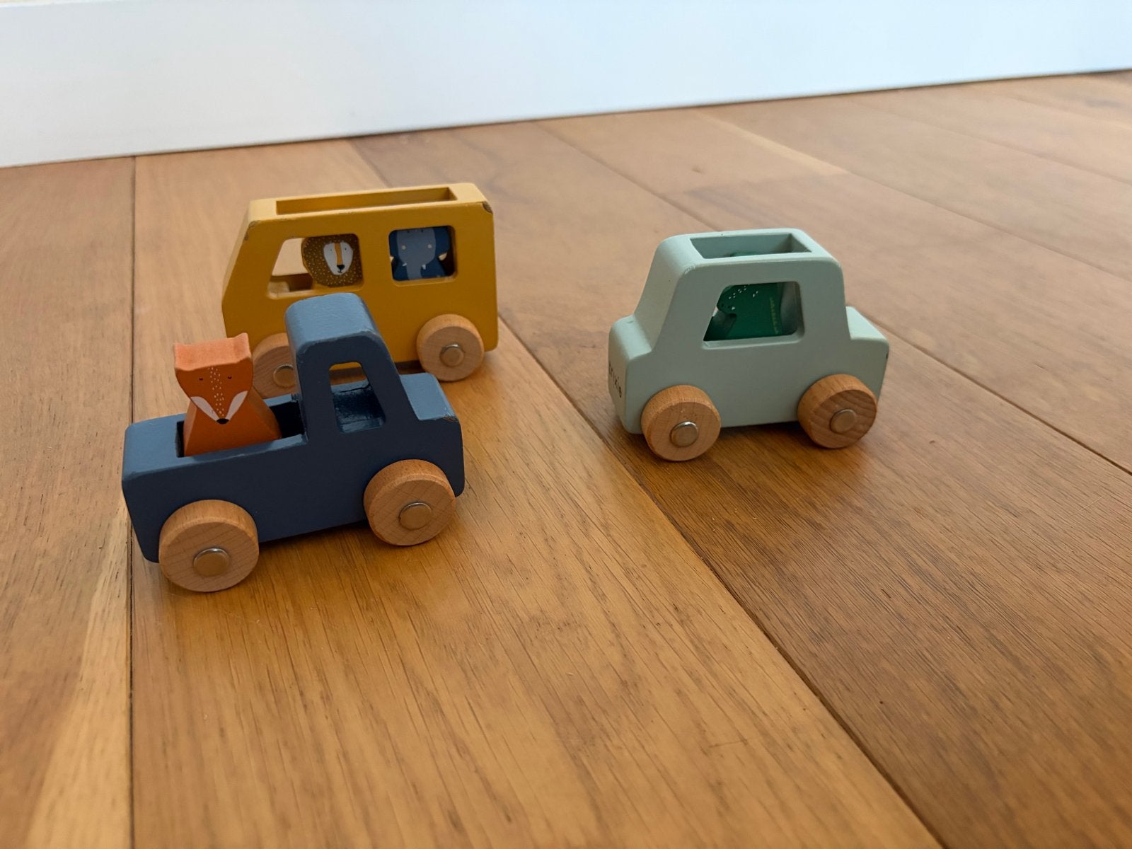 Trixie houten auto's met dierenfiguren, Ophalen of Verzenden, Zo goed als nieuw, Rij- of Hobbelspeelgoed