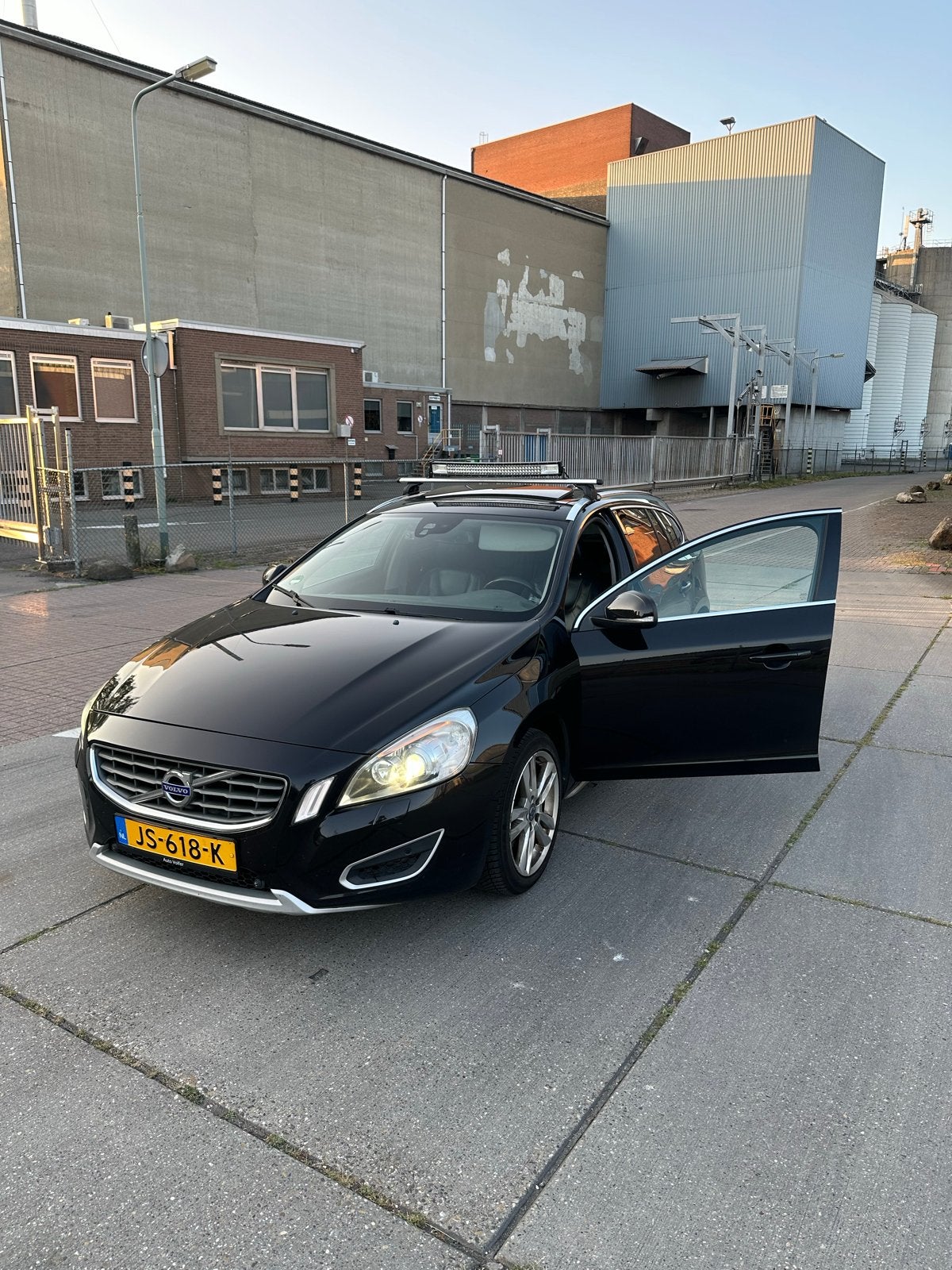 Volvo V60 T4 180pk Start/stop 2011 Zwart, Voorwielaandrijving, 1596 cc, 15 km/l, 4 cilinders