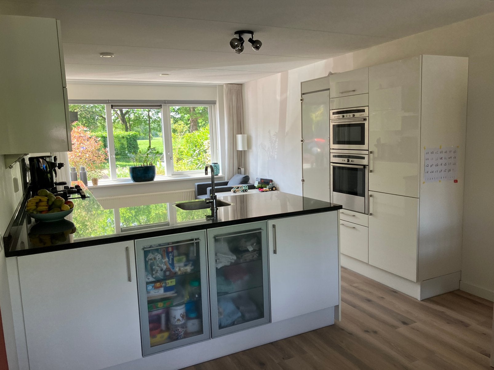 Grote keuken met wandkast, Ophalen, Gebruikt, Wit, Hoekkeuken