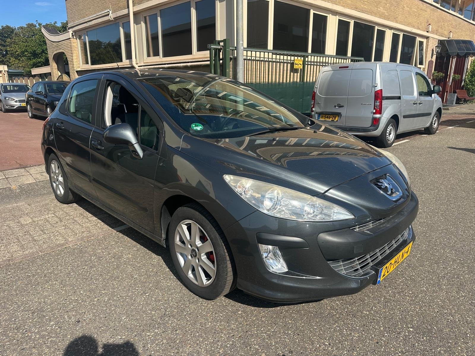 Peugeot 308 1.6 VTi XS airco Trekhaak NAP, Voorwielaandrijving, 15 km/l, Gebruikt, 680 kg