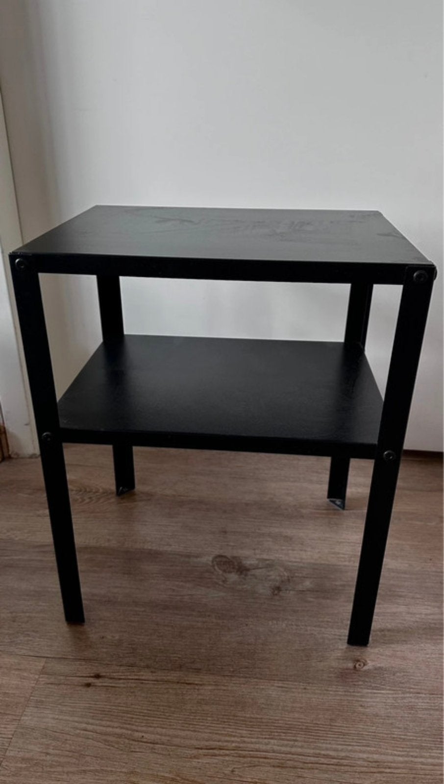 Klein zwart metalen kastje met plank / Black metal cabinet, Minder dan 50 cm, Ophalen of Verzenden, Zo goed als nieuw, Minimalist