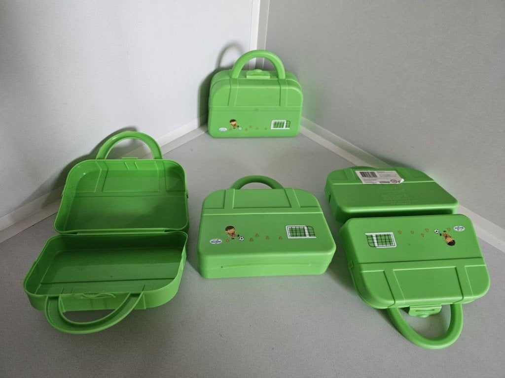 Diverse groene Blue Band broodtrommels van een voetballer, Huis en Inrichting, Groen, Kunststof, Nieuw, Ophalen of Verzenden