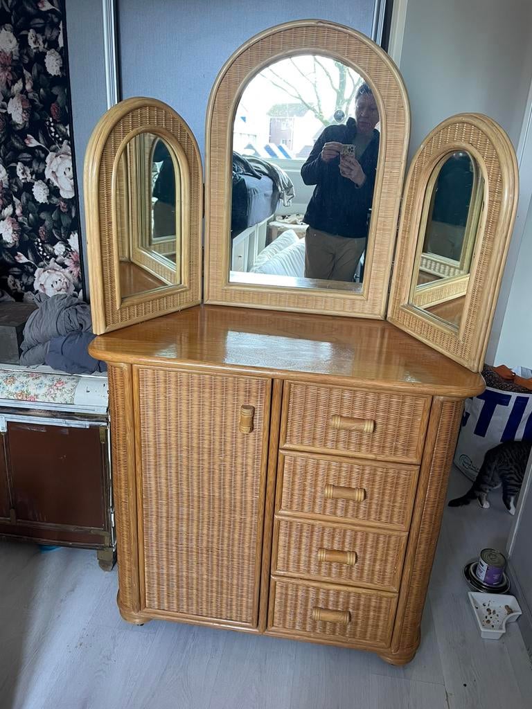 Bijzondere Vintage rotan kaptafel met drieluik spiegel, Huis en Inrichting, Tafels | Kaptafels, Ophalen, Zo goed als nieuw, 50 tot 100 cm