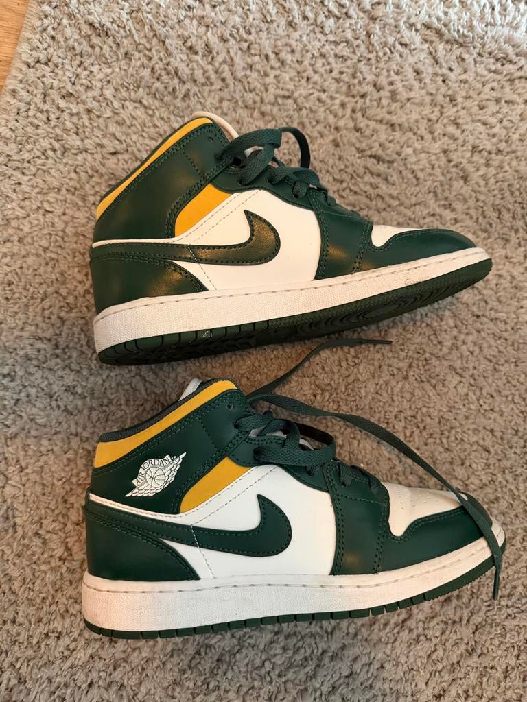Nike Air Jordan 1 Mid SE 'Pine Green' sneakers, Ophalen of Verzenden, Zo goed als nieuw, Groen, Sneakers of Gympen