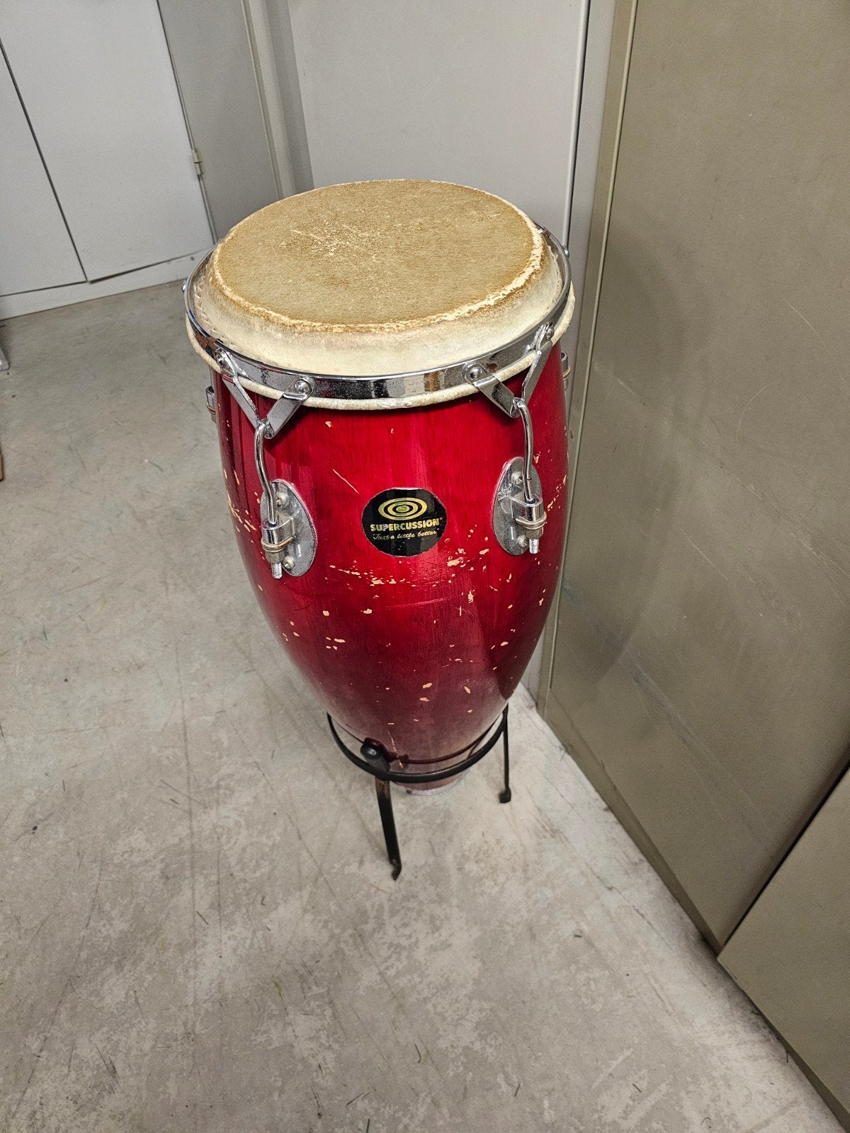 Conga trommel - Supercussion - Rood, Muziek en Instrumenten, Percussie, Gebruikt, Trommel, Ophalen