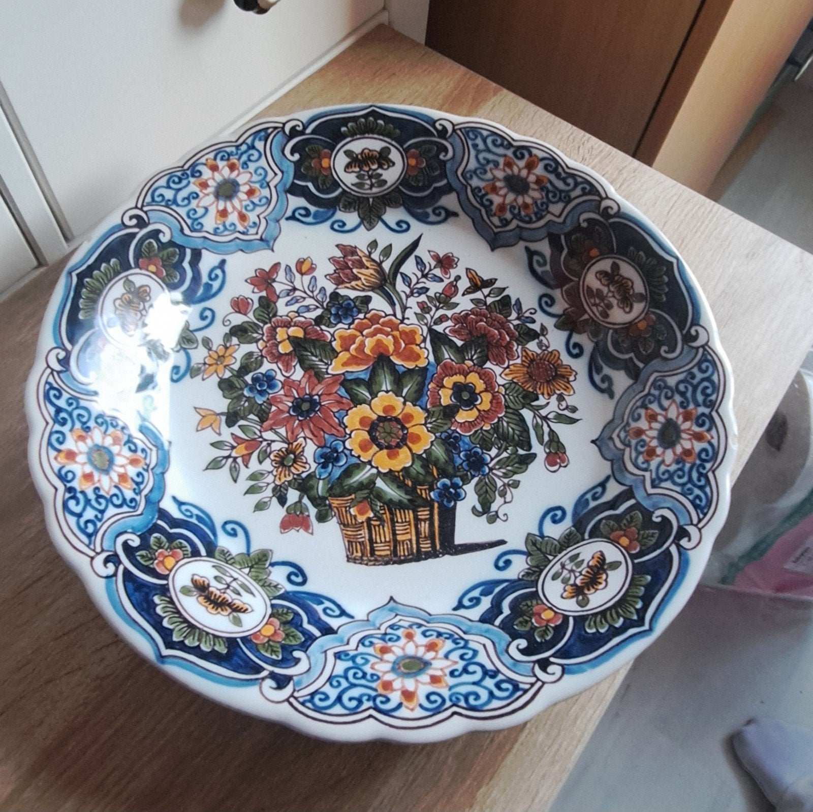 Grote Makkummer Aardewerk Schaal met Bloemenmotief, Ophalen of Verzenden