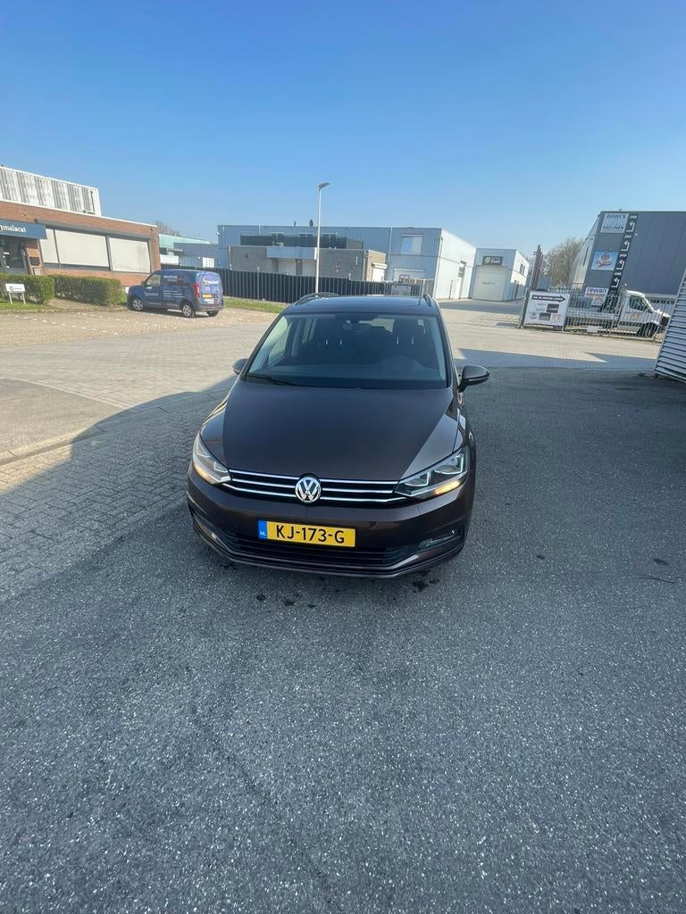 Volkswagen Touran 1.4 TSI 110KW/150PK 7-DSG 2016 Bruin, Auto's, Volkswagen, Euro 6, 4 cilinders, Bruin, Alcantara