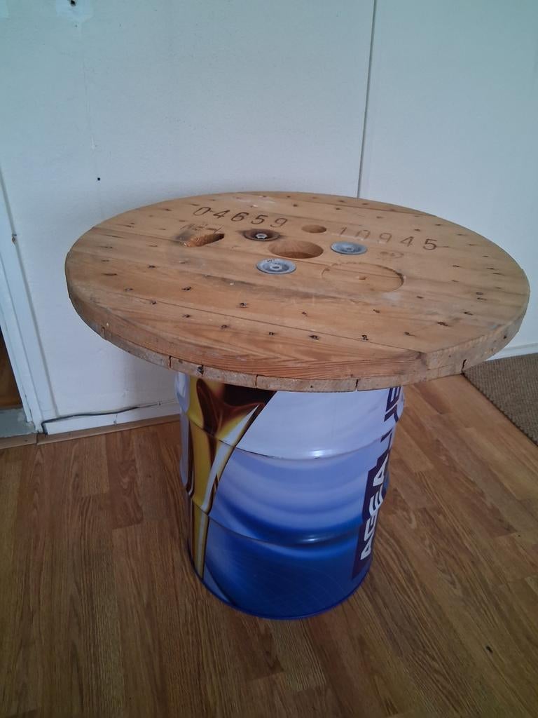 Unieke tafel van olievat en kabelhaspel, Ophalen, Rond, 50 tot 100 cm, 50 tot 100 cm