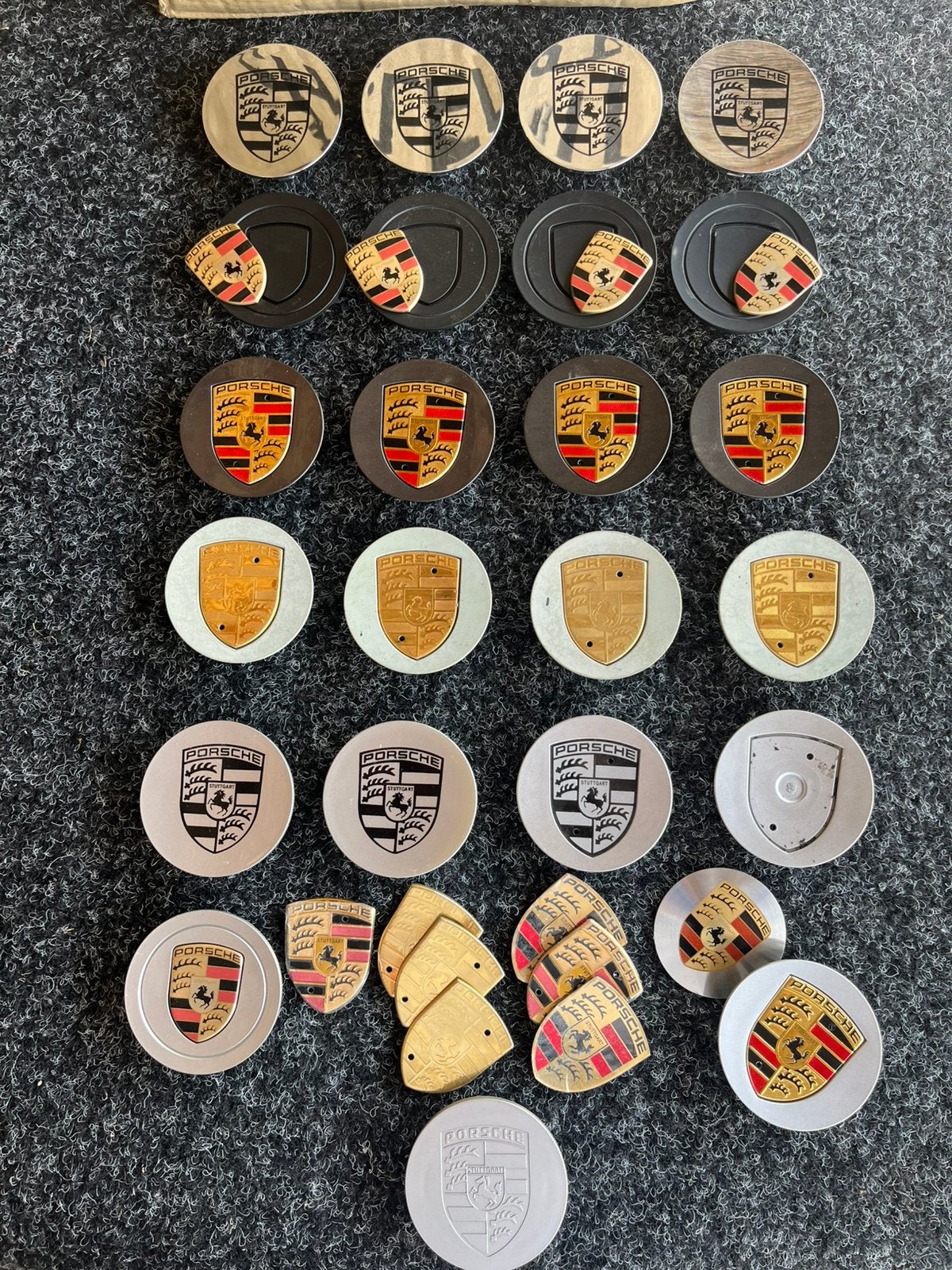 Porsche naafkappen emblemen, Ophalen