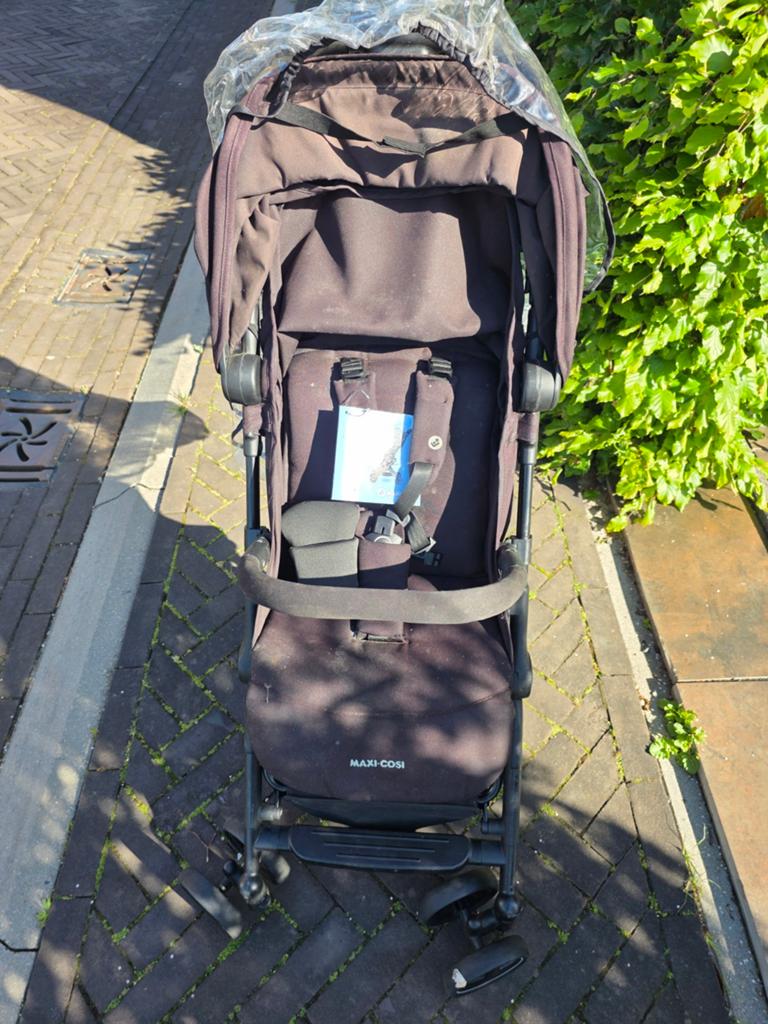 Maxi cosi Lara2 gwbruikt. Lwkker compact op te vouwen, Kinderen en Baby's, Buggy's, Ophalen of Verzenden, Maxi-Cosi
