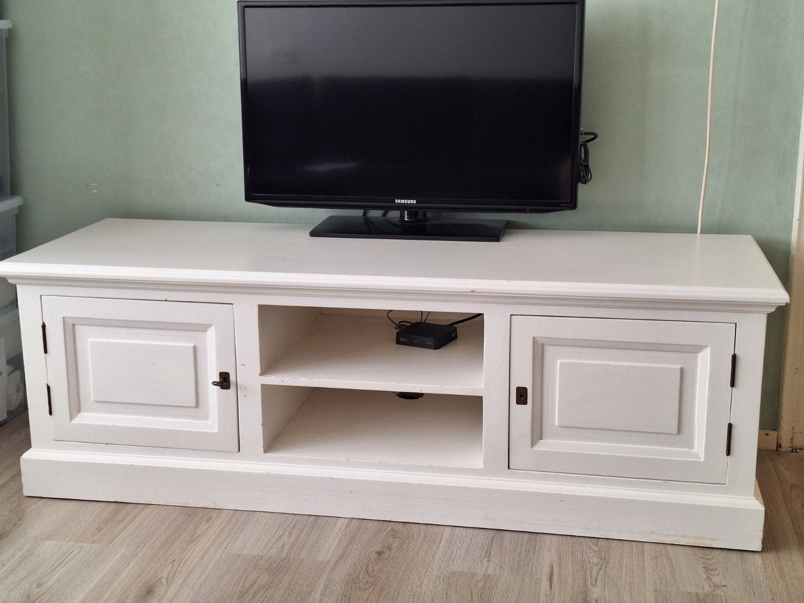 Houten televisiekast in klassieke look - 150x50 cm, Ophalen, Gebruikt, 100 tot 150 cm, Klassiek, landelijk