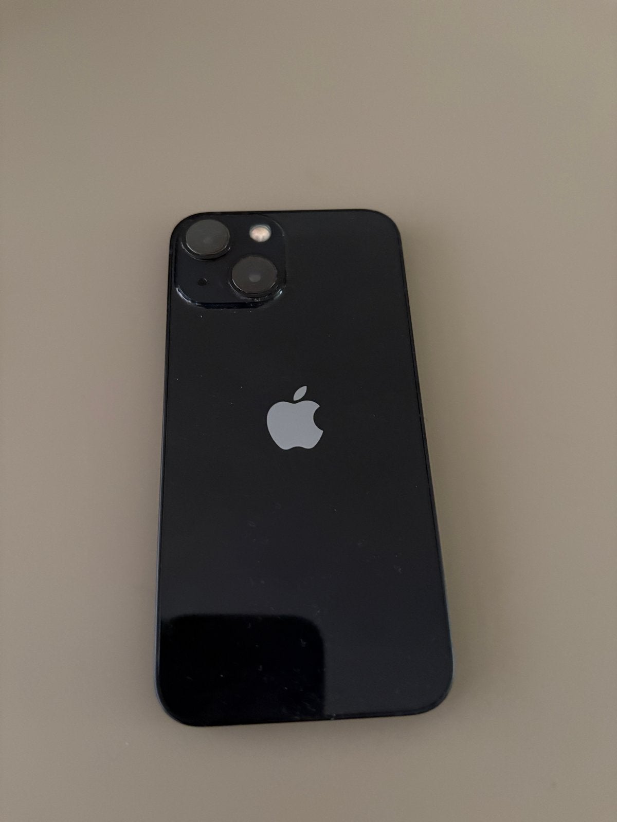 Foto 3 van iPhone 13 mini 128GB - met case
