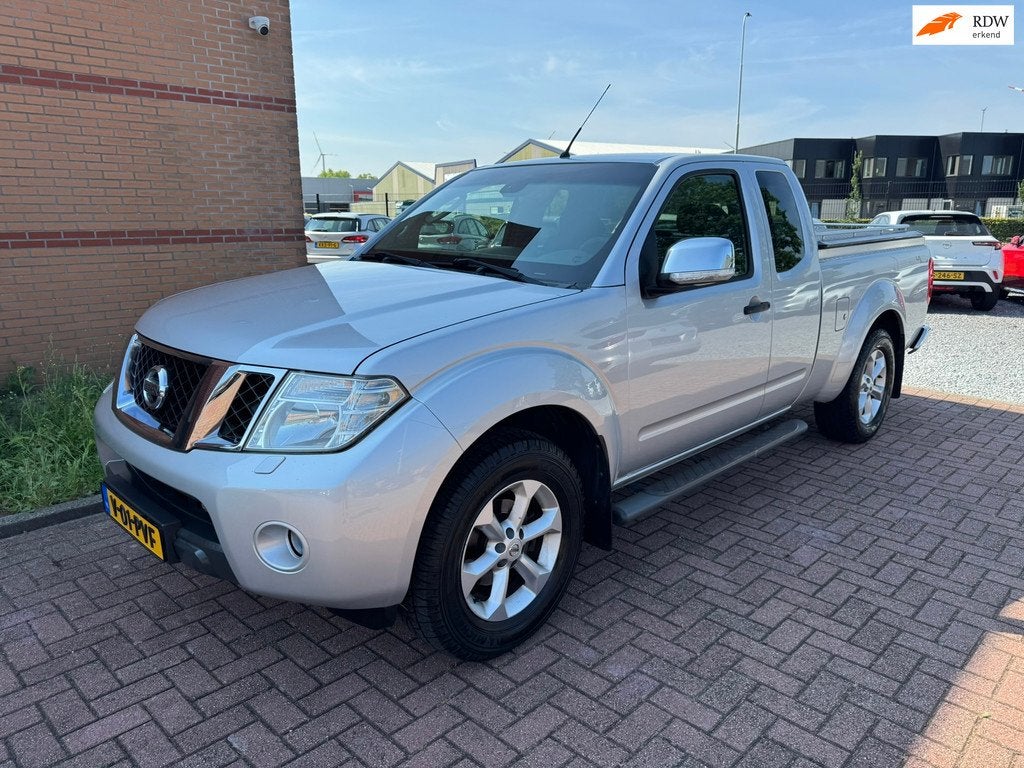 Nissan Navara 2.5 dCi XE King Cab, 4x4, sperdifferentieel, N, Auto's, Nissan, Euro 5, Stof, Gebruikt, Bedrijf