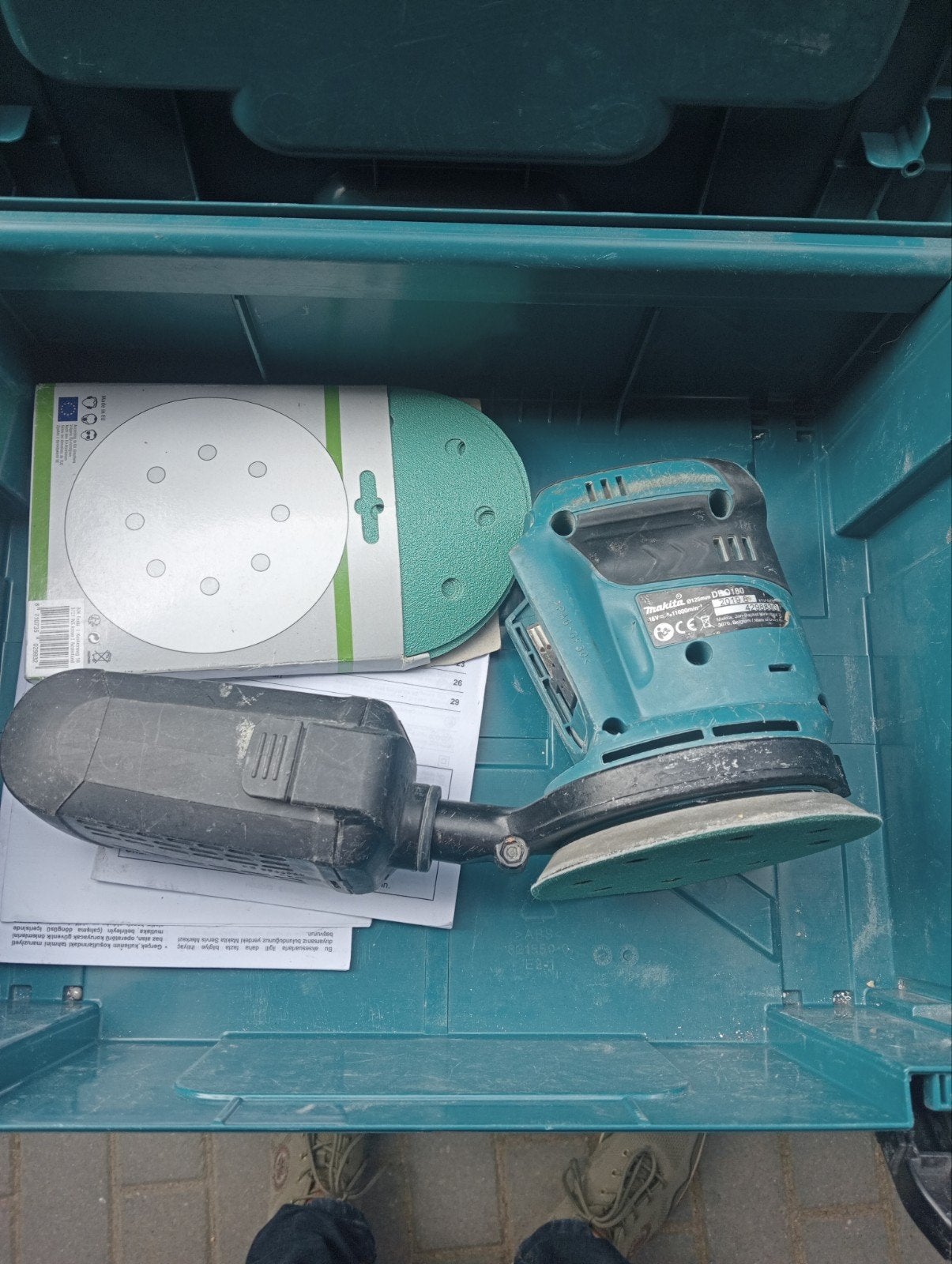 Makita Excentrische Schuurmachine met 3 Snelheden, Doe-het-zelf en Verbouw, Gereedschap | Schuurmachines, Ophalen