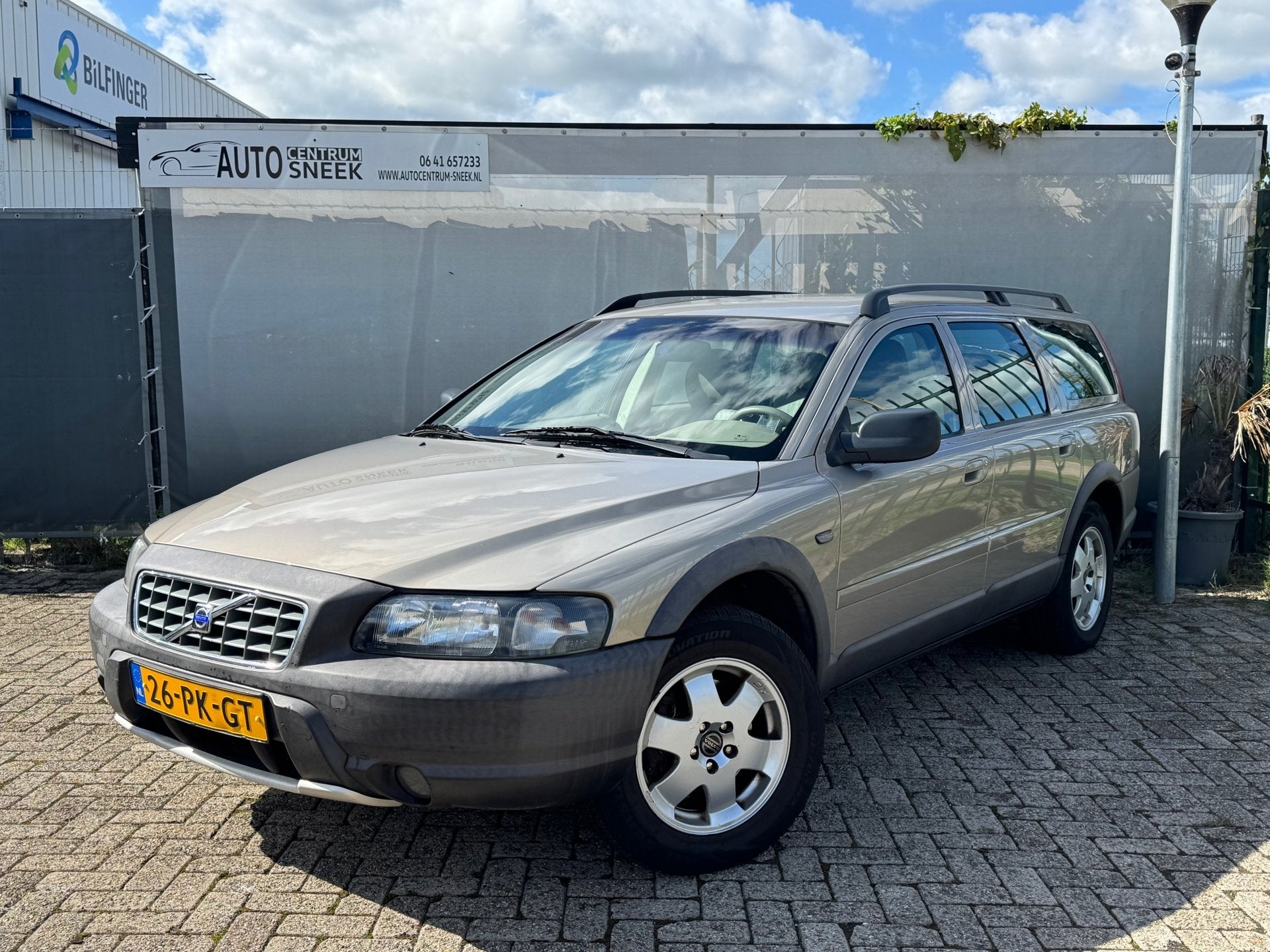Volvo V70 Cross Country 2.4T AWD AUT - Airco - Cruise - APK, Auto's, Automaat, Beige, 1657 kg, Beige