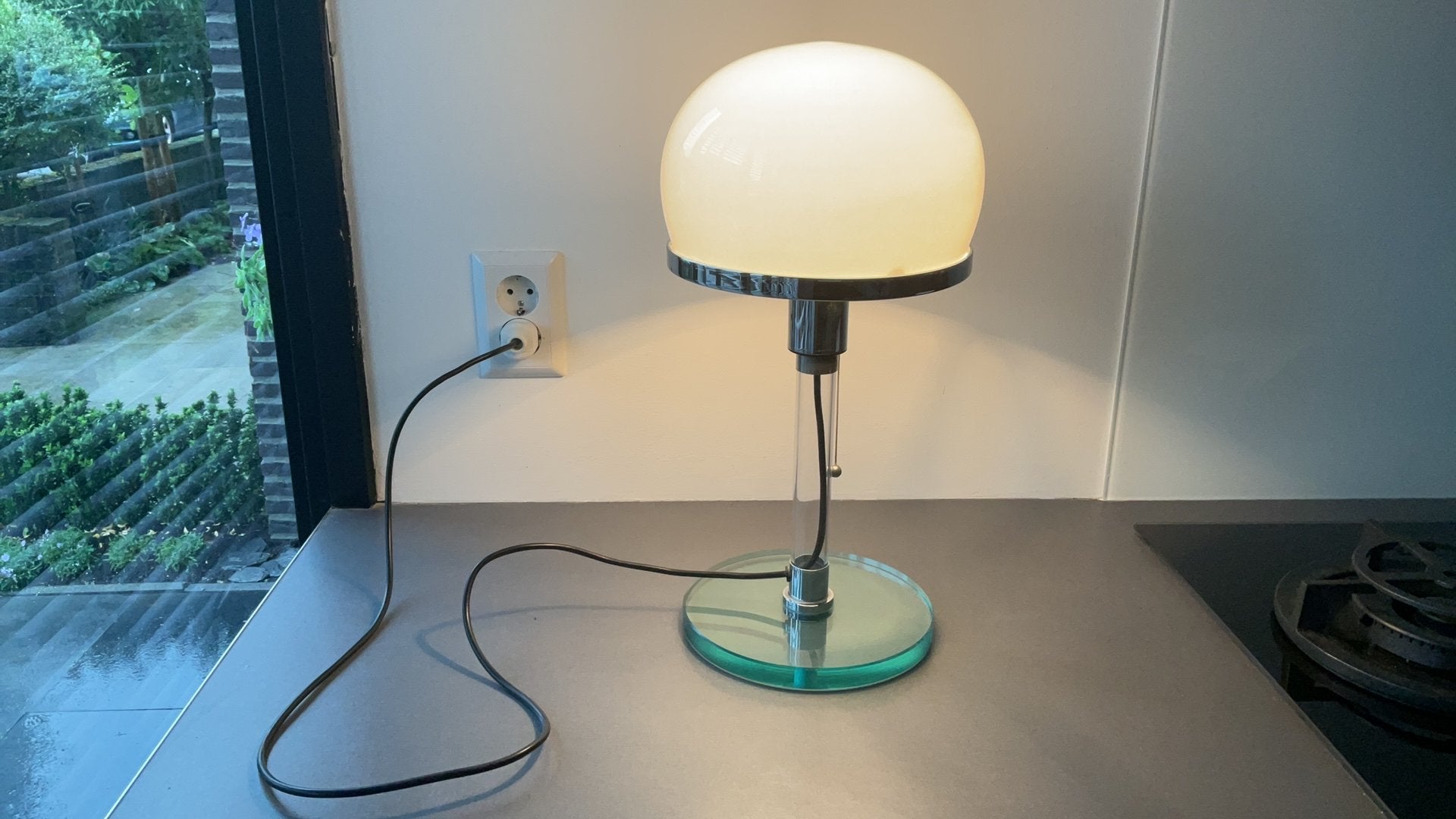 Bauhaus tafellamp Karl Junker Wilhelm Wagenfeld design hip, Ophalen, Zo goed als nieuw, Glas, Design