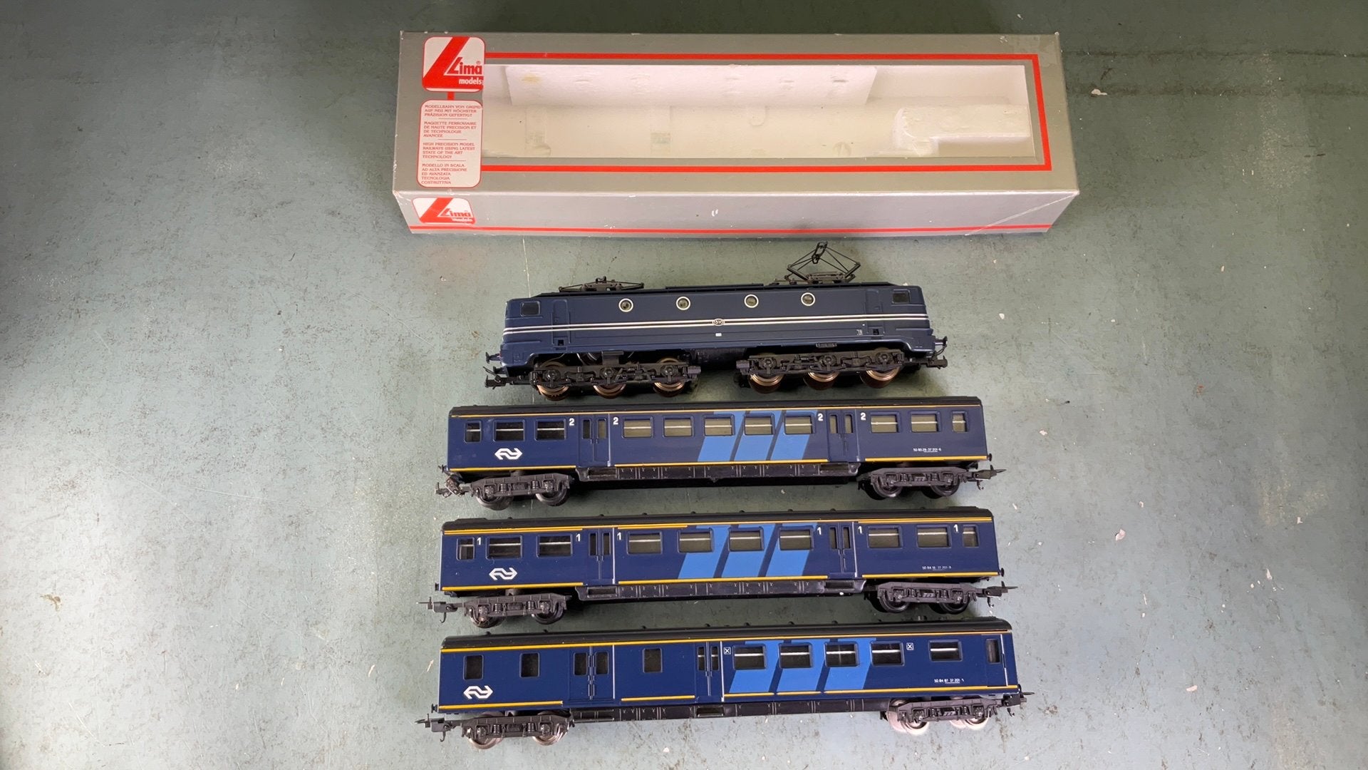 LIMA ho NS E loc 1310 plus 3 Plan E rijtuigen , als nieuw., Hobby en Vrije tijd, Ophalen of Verzenden, Lima, Gelijkstroom, Locomotief