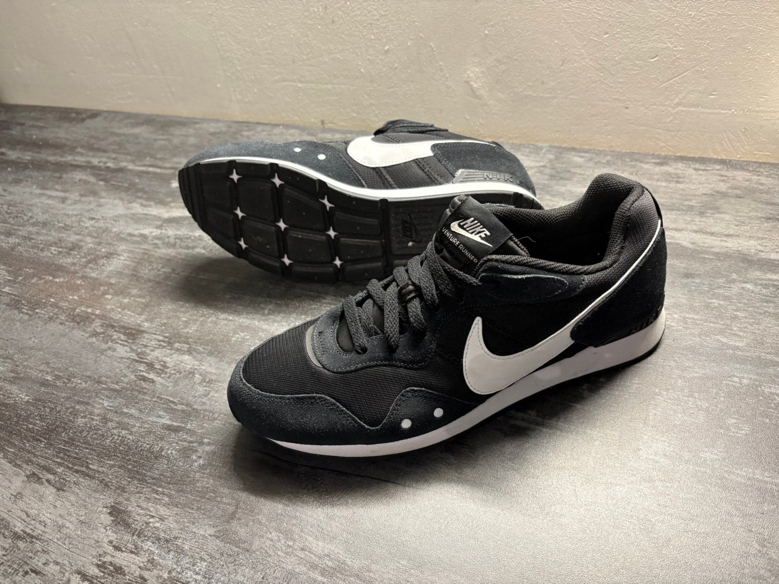 Nike Venture Runner zgan mt 44 zwart, Ophalen, Zo goed als nieuw, Hardlopen, Hardloopschoenen