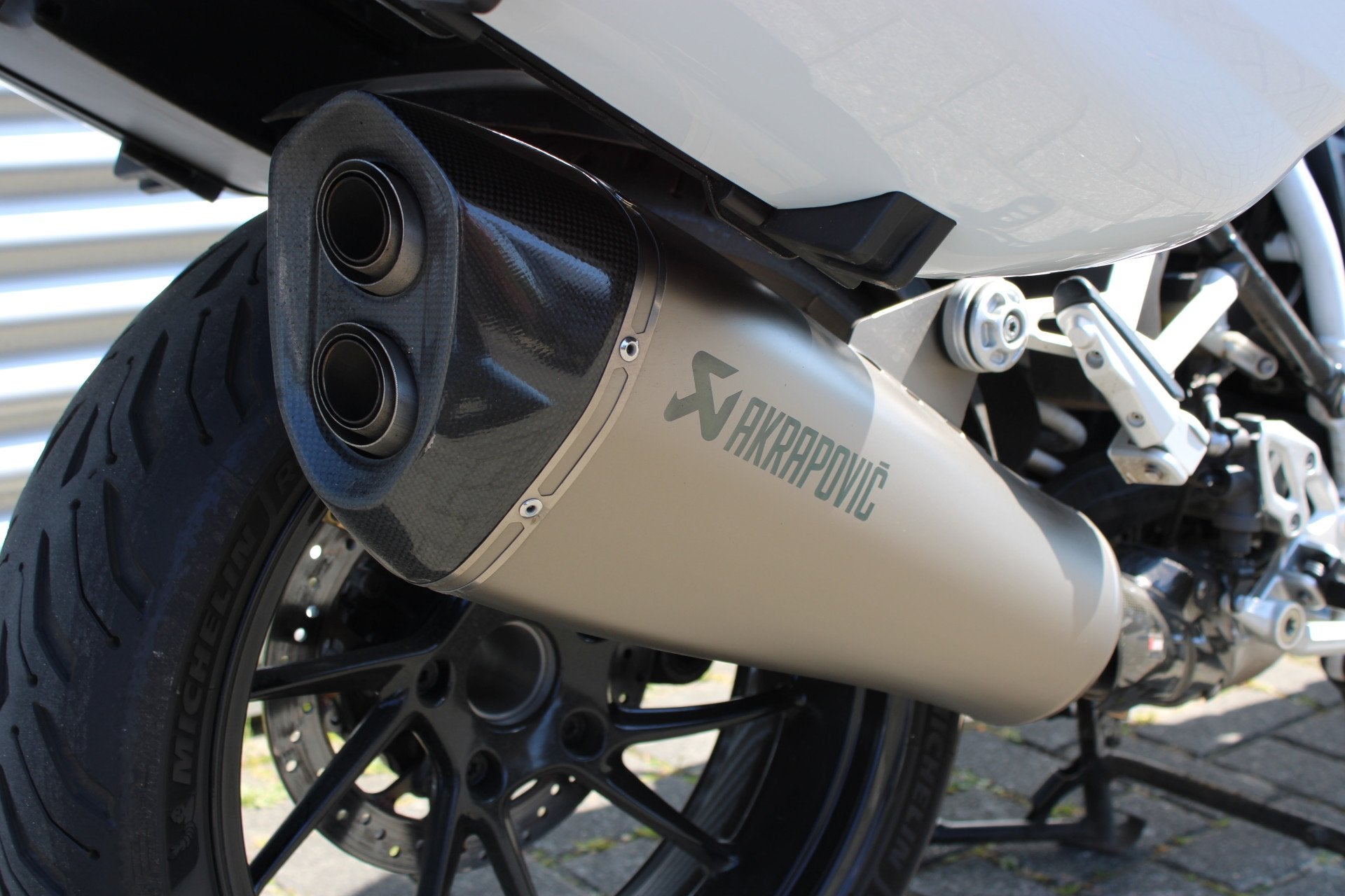 BMW R 1250 RS |Akrapovic |3-delige kofferset (bj 2023), Verkoop.motorrad@oostland-enschede.nl, 1254 cc, Handvatverwarming, Spaansland 10
7543BG  ENSCHEDE, NL