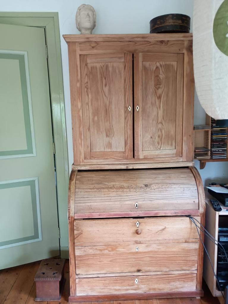 Geloogd grenen kast/bureau, Ophalen, Gebruikt
