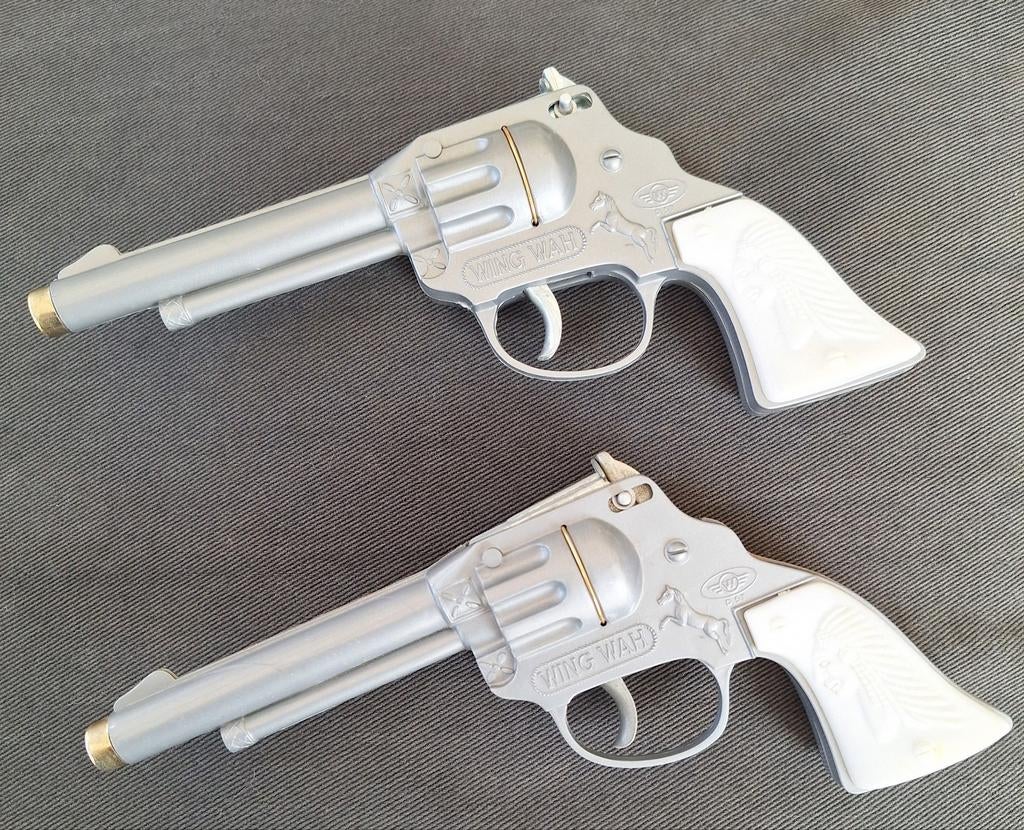 2 Vintage Wing Wah klappertjespistool (toy cap gun) 60 jaren, Antiek en Kunst, Ophalen