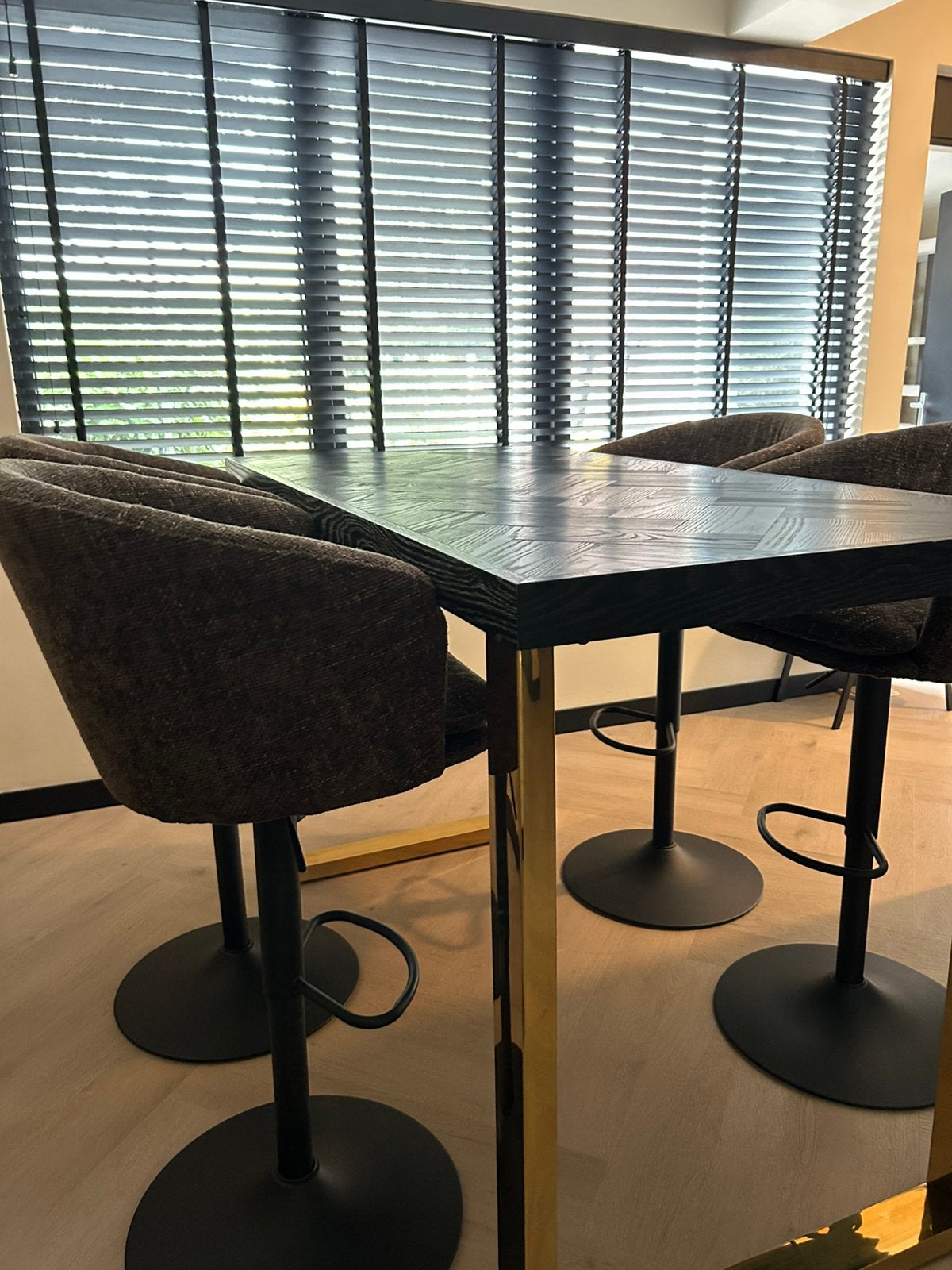 RICHMOND bartafel Blackbone eikenhout met 4 stoelen, Ophalen, Zo goed als nieuw
