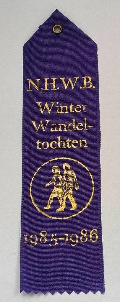 Vaantje N.H.W.B Winterwandeltochten 1985/1986 (blauw), Ophalen of Verzenden, Zo goed als nieuw, Overige sporten, Vaantje of Sjaal