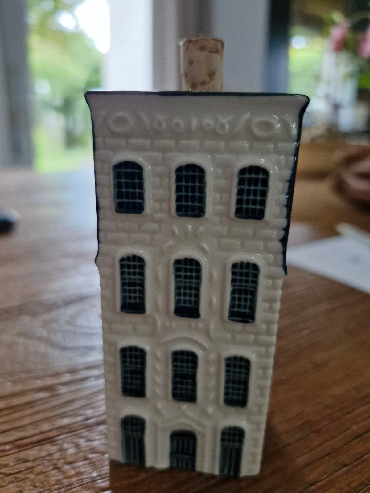 KLM BOLS Delfts Blauw huisje nummer 27, Verzamelen, KLM Huisjes, Ophalen of Verzenden, Zo goed als nieuw, 21 t/m 40, Gevuld