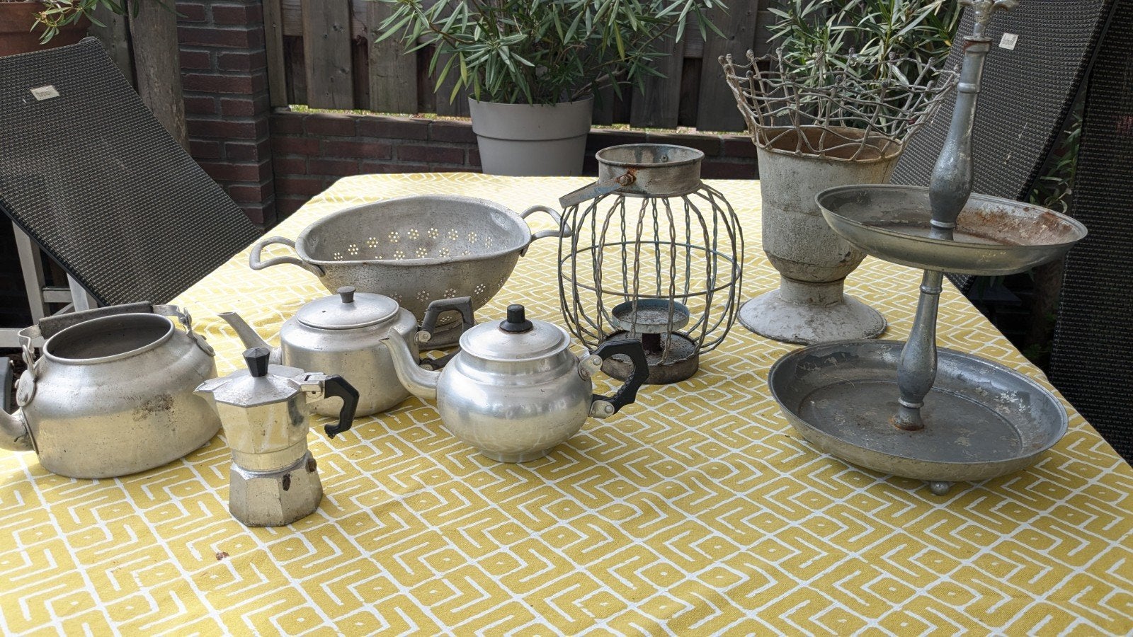 Vintage theepotten en schalen, Ophalen