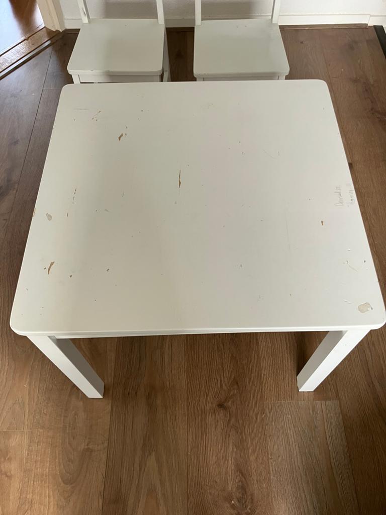 Kinder tafeltje (60x60)+ 2 stoeltjes, Kinderen en Baby's, Kinderkamer | Tafels en Stoelen, Ophalen, Gebruikt, Tafel(s) en Stoel(en)