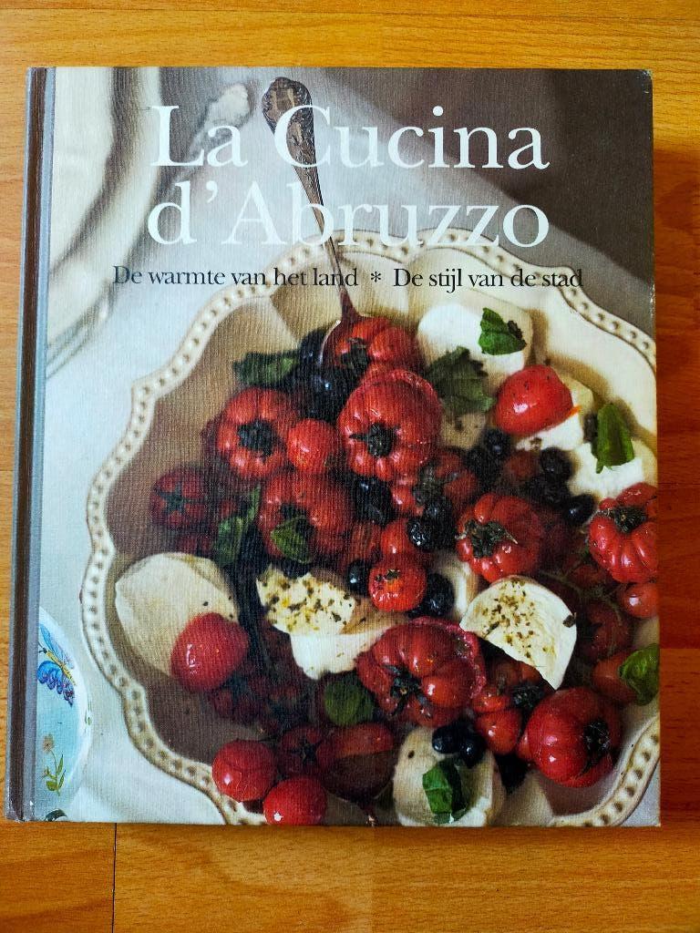 La Cucina D'Abruzzo (Stephanie Rammeloo & Sanne Dirkzwager), Boeken, Ophalen of Verzenden, Zo goed als nieuw, Italië