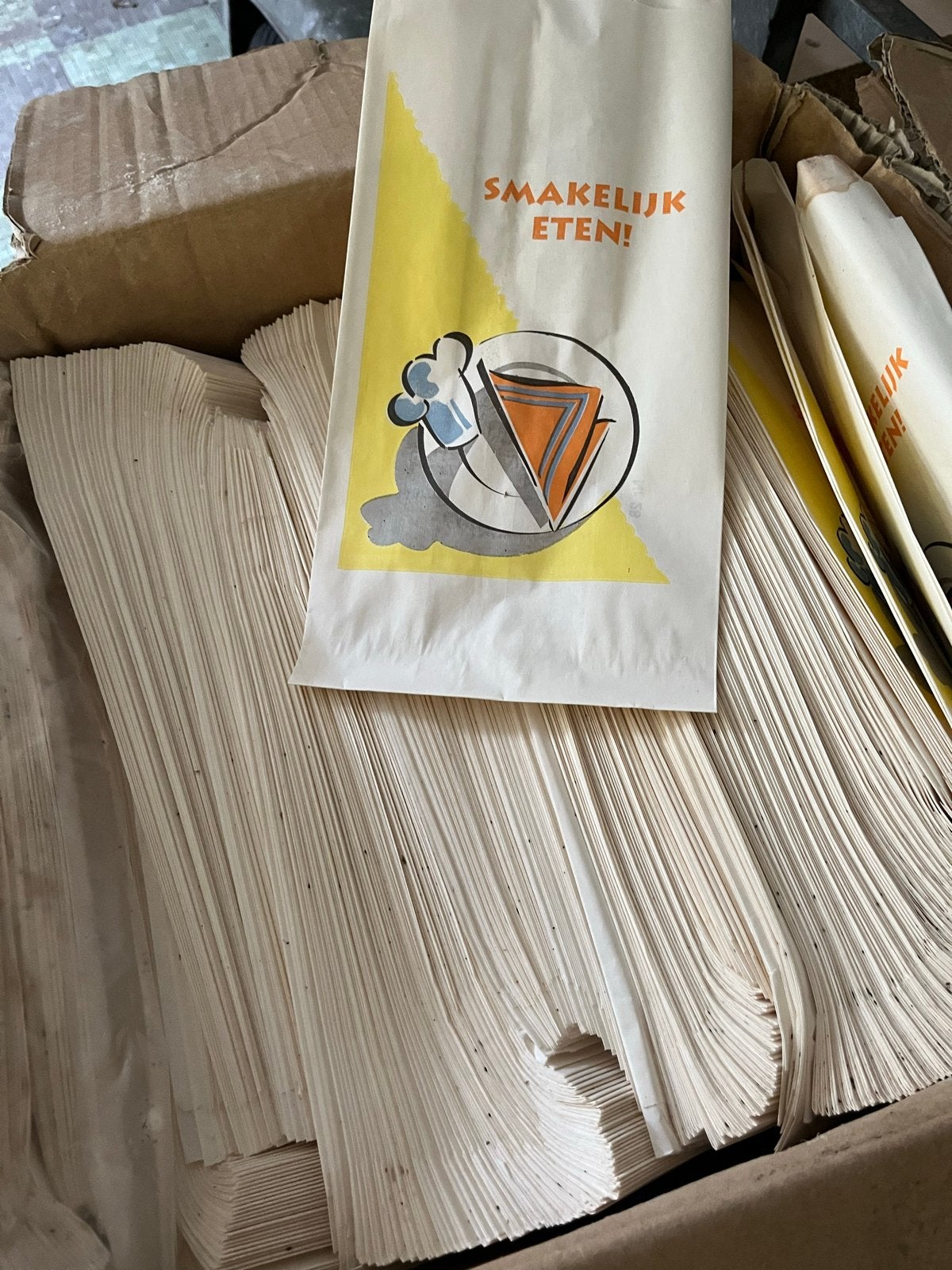 Papieren zakken voor patat, oliebollen en snacks, Ophalen of Verzenden