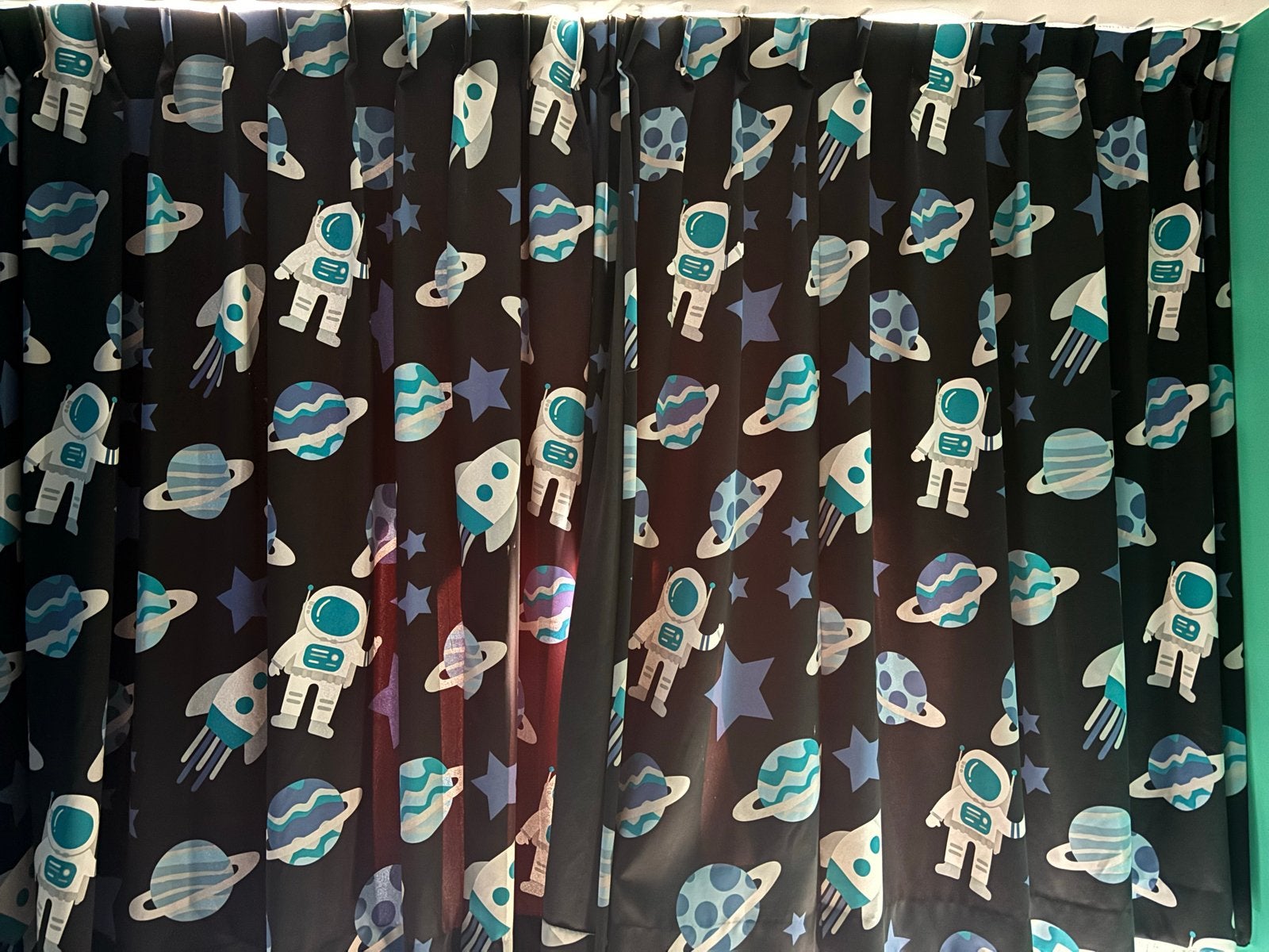 Gordijnen met ruimte thema, 220x162 cm, zware kwaliteit, Ophalen, Gebruikt, Gordijn, Loodveter