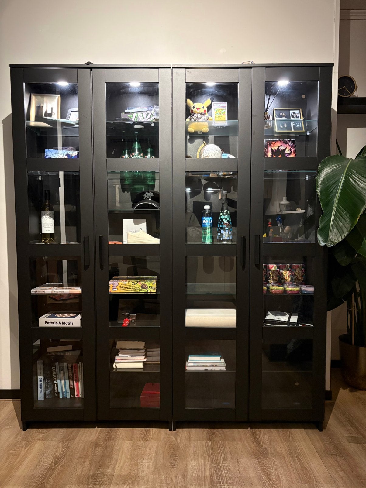 IKEA BRIMNES Vitrinekast met spotjes - Zwart, Huis en Inrichting, Ophalen, Nieuw, 50 tot 100 cm, Glas