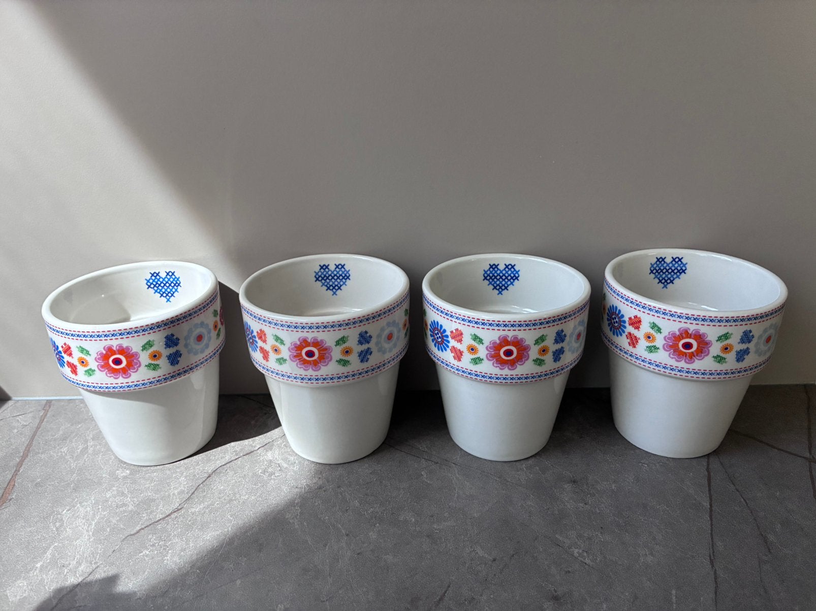 4x Bekers kakelbont servies yvon jaspers, Ophalen of Verzenden, Zo goed als nieuw, Bord(en), Overige stijlen