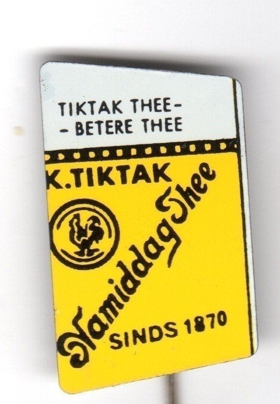 Speldje K TIKTAK TIK TAK THEE SINDS 1870 NAMIDDAG THEE (A8), Verzamelen, Ophalen of Verzenden, Gebruikt, Overige onderwerpen