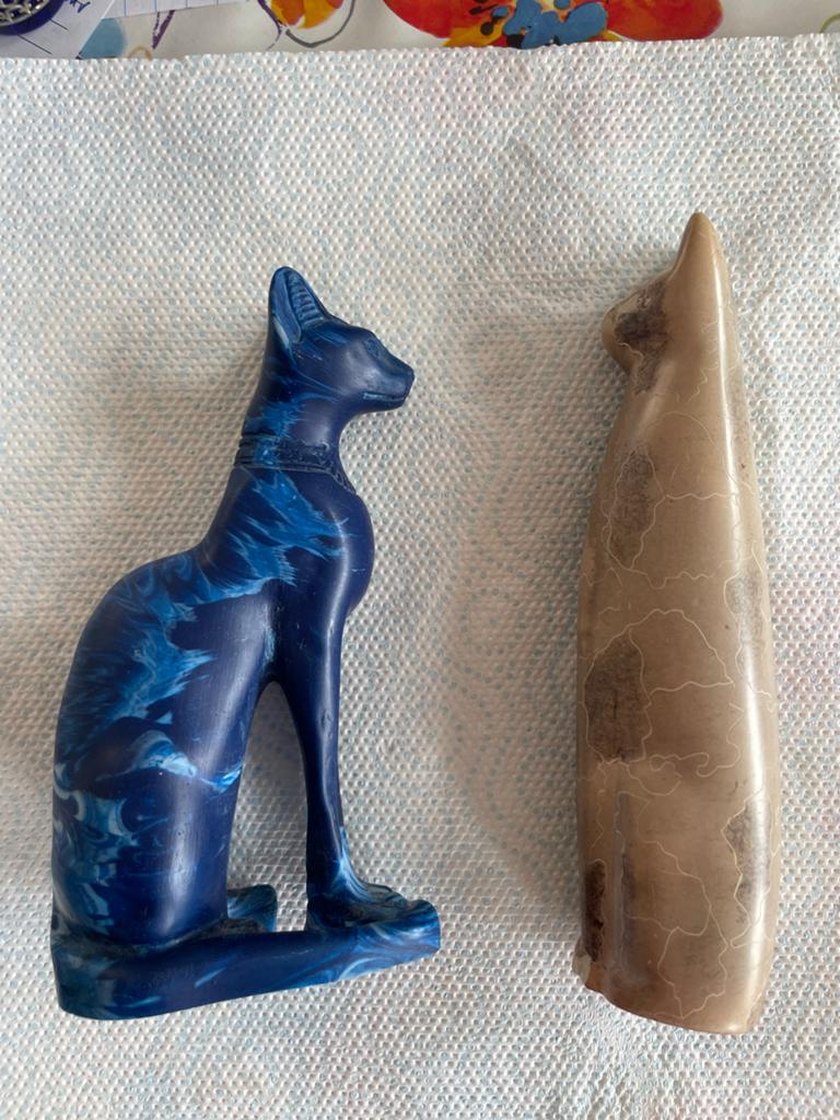 Twee Egyptische kattenbeelden - 15cm hoog, Ophalen of Verzenden, Zo goed als nieuw