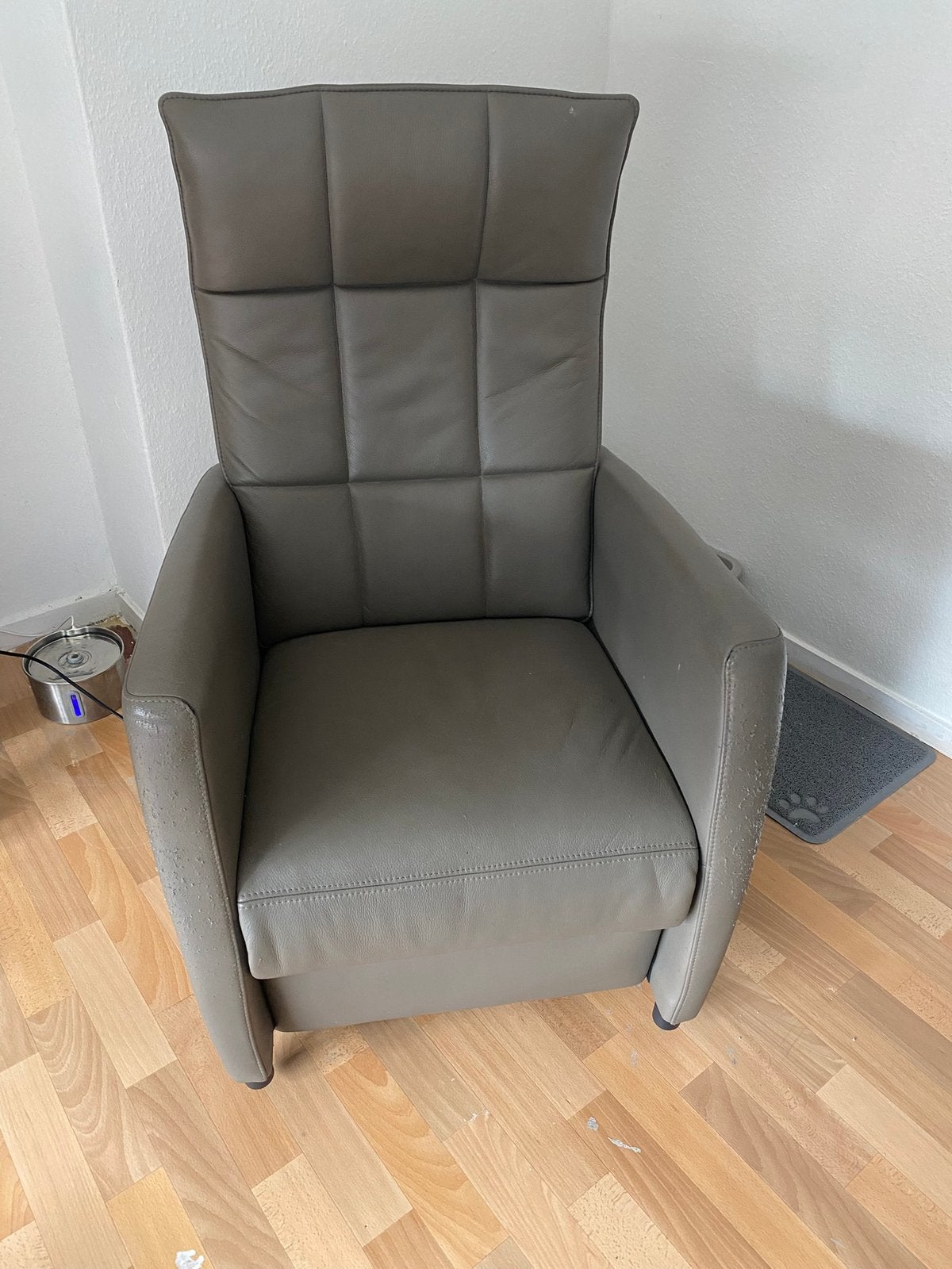 Elektrische sta-op verstelbare relaxfauteuil, Huis en Inrichting, Ophalen, Gebruikt, 50 tot 75 cm, Leer