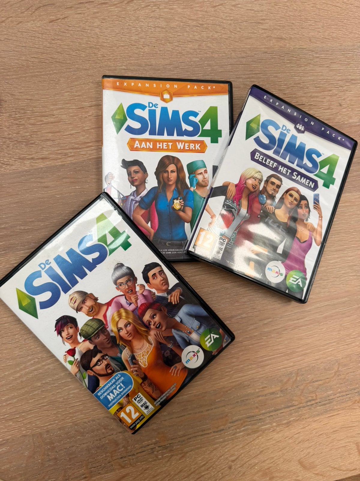 Sims 4 met twee uitbreidingen, Spelcomputers en Games, Games | Pc, Ophalen, 1 speler, Zo goed als nieuw, Vanaf 12 jaar