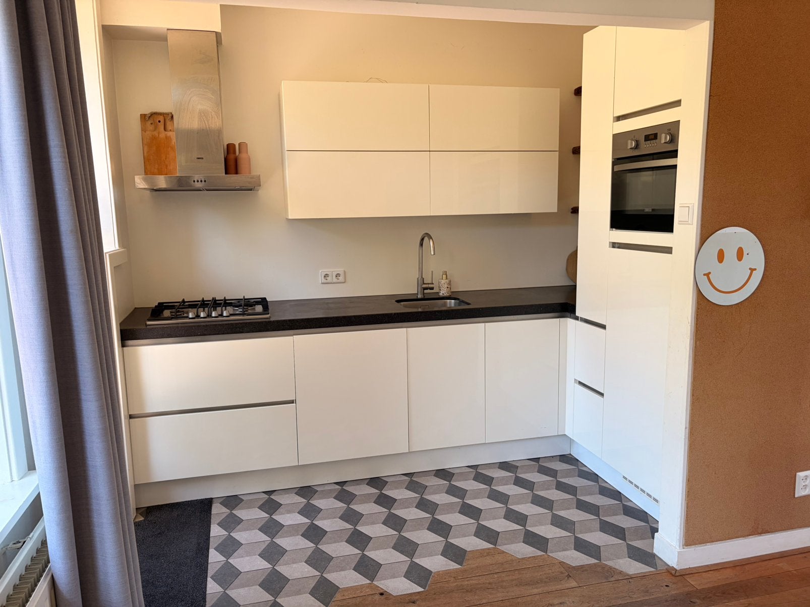 Moderne Greeploze L-Keuken (Hoogglans Wit) incl. Zanussi, Ophalen, Gebruikt, Wit, Hoekkeuken