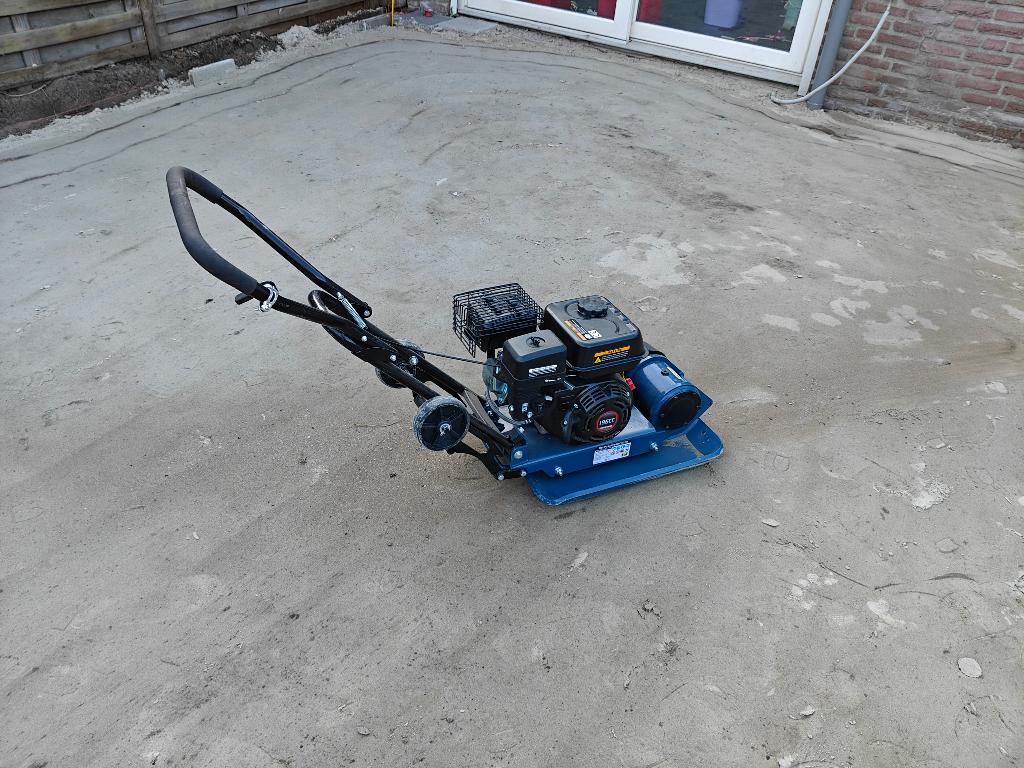 te huur: trilplaat €35 per dag, Tuin en Terras, Hand-tuingereedschap, Ophalen, Nieuw, Overige soorten