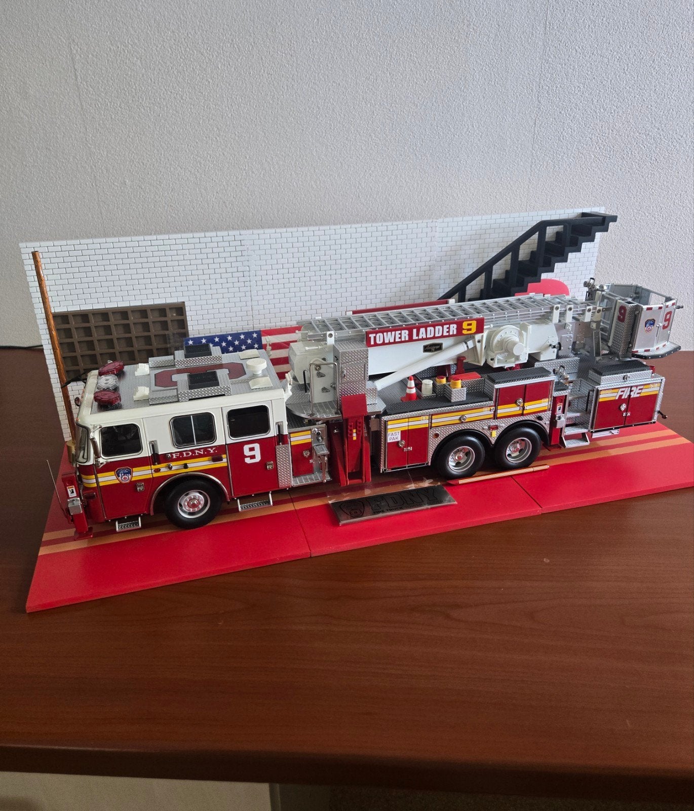 Agora FDNY Fire Truck Schaal 1:24 Model, Ophalen of Verzenden, Zo goed als nieuw, Groter dan 1:32, Overige merken