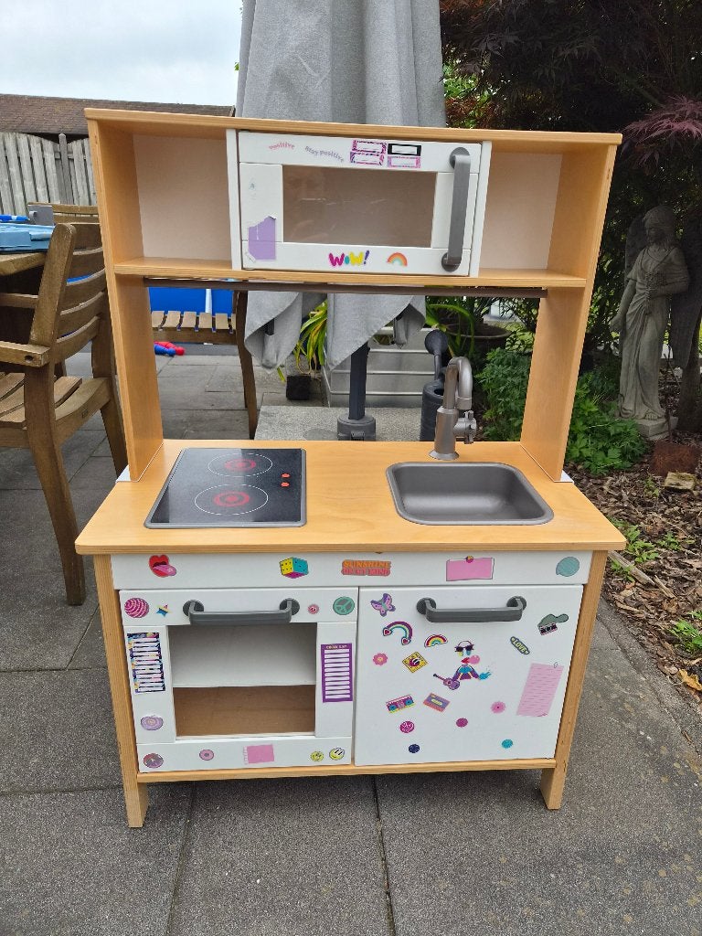 Houten kinderkeuken met werkend fornuis en veel toebehoren, Ophalen, Gebruikt, Hout, Speelkeuken